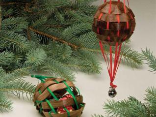 issues-Holiday-Ornaments-Gifts-giftbox-lead