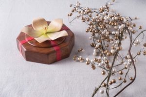 Carole's experiments with botanical shapes resulted in her Christmas Rose Box (Holiday 2015, Issue 61).