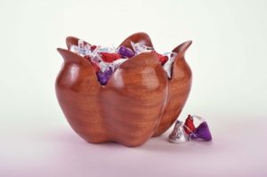 Carole updated her wavy bowl pattern from Wooden Bowls from the Scroll Saw and added aggressive sanding to create a Petal Bowl (Spring 2015, Issue 58).