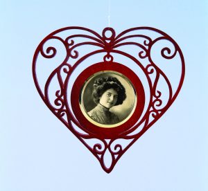 FiligreeHeartFrameWeb