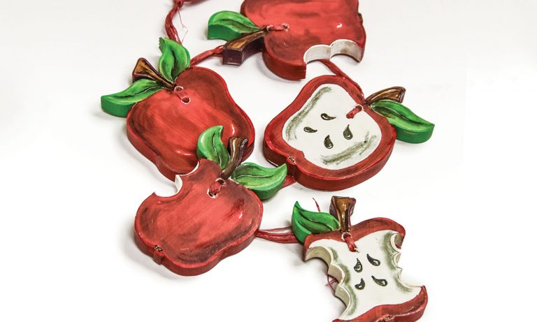 Color Shortcut: Decorating a String of Apple Slices